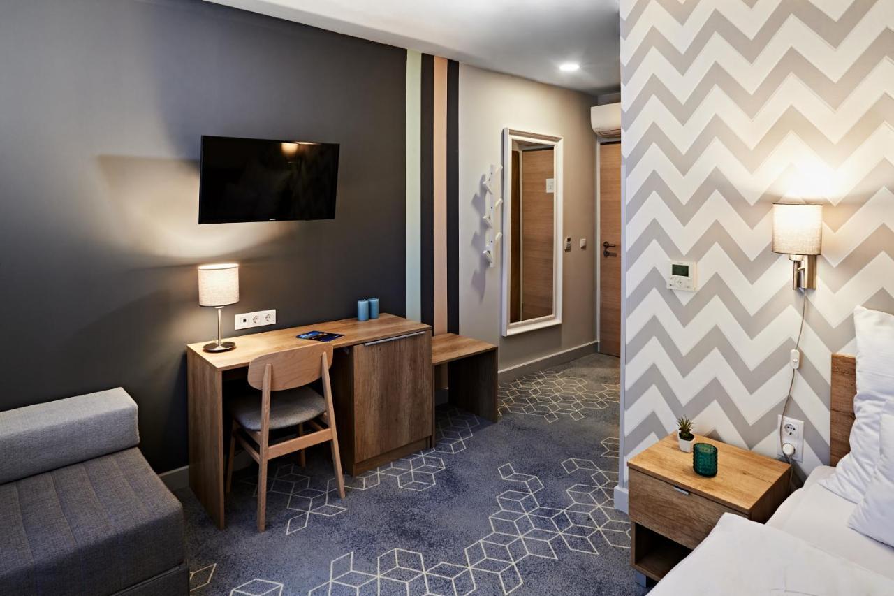 Hotel Adalbert Szent Tamas Haz เอสแตร์กอม ภายนอก รูปภาพ
