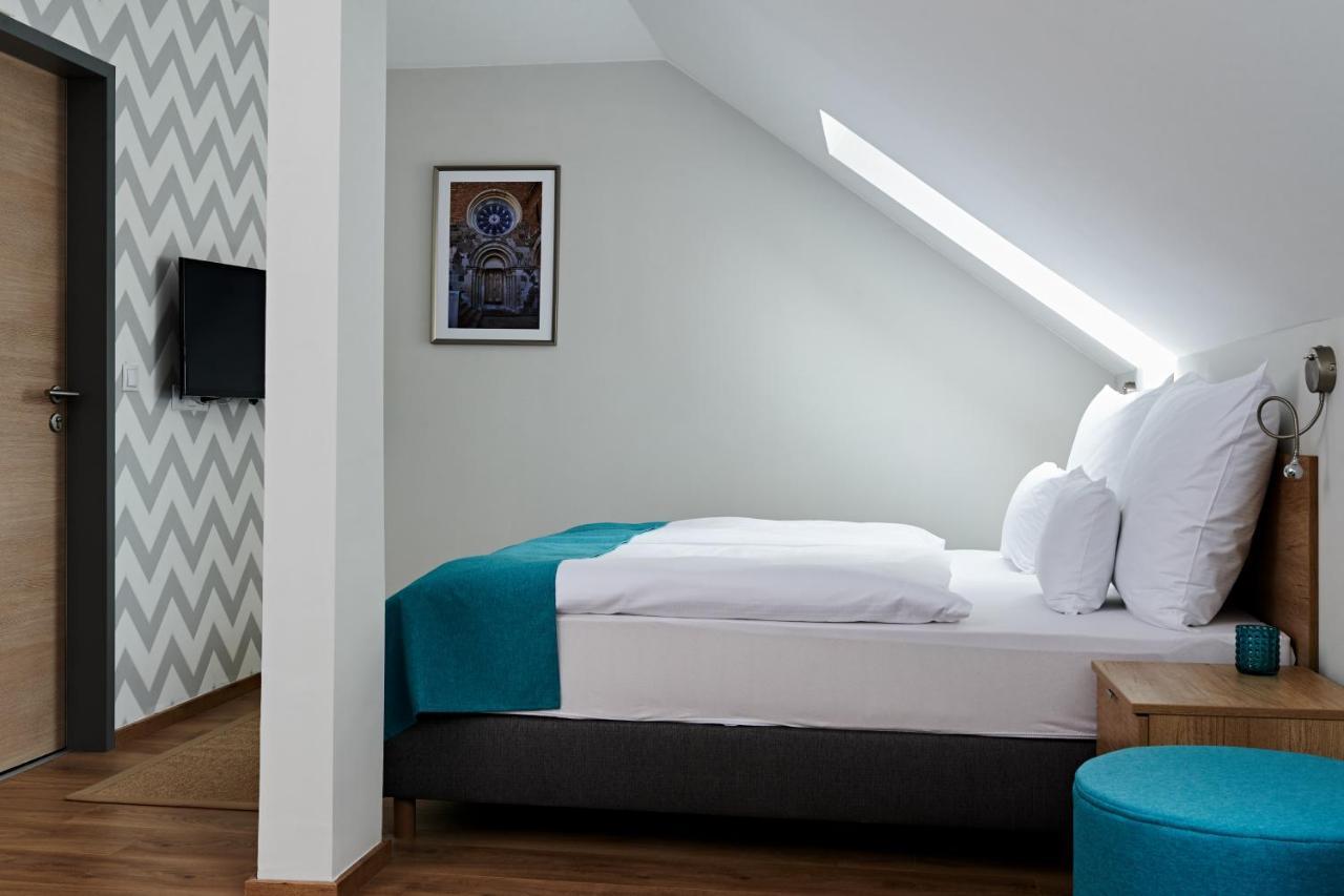 Hotel Adalbert Szent Tamas Haz เอสแตร์กอม ภายนอก รูปภาพ