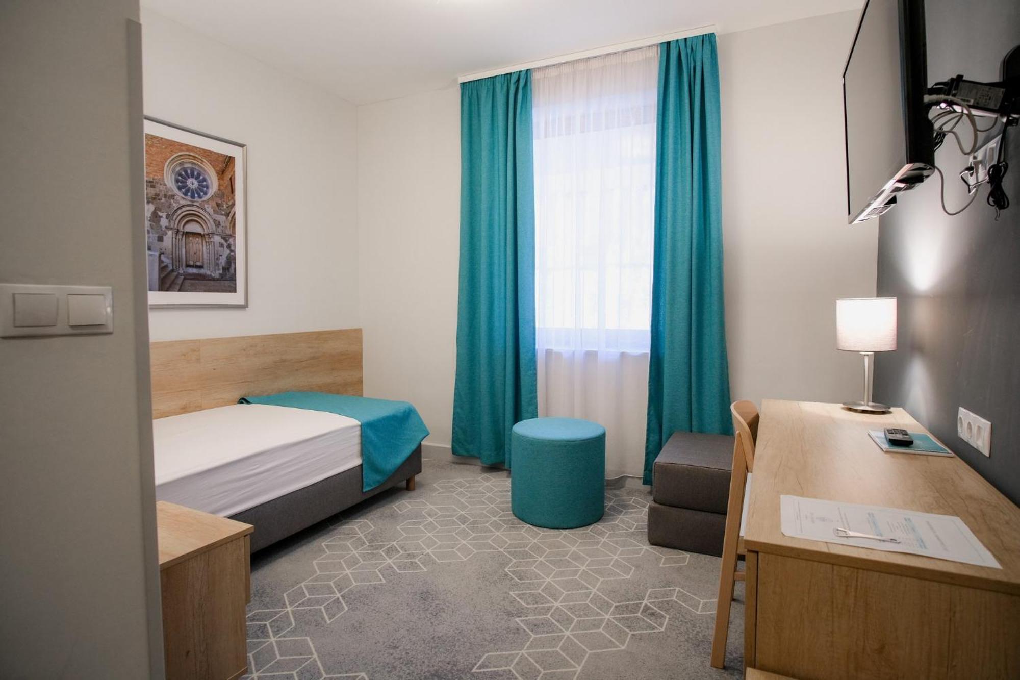Hotel Adalbert Szent Tamas Haz เอสแตร์กอม ภายนอก รูปภาพ